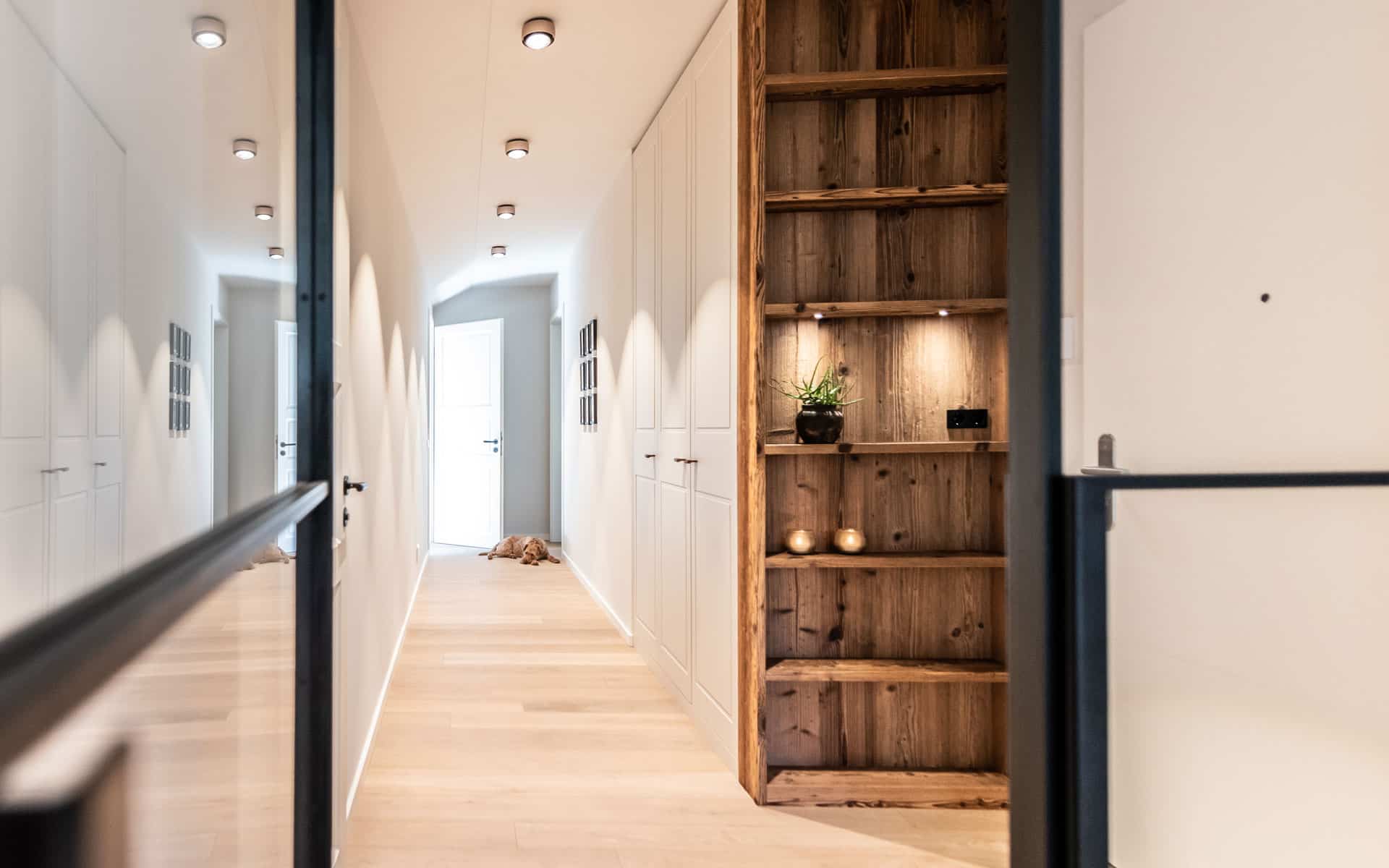 katharina-kamm-de-inneneinrichtung-landhaus-dachgeschoss-einbauschraenke