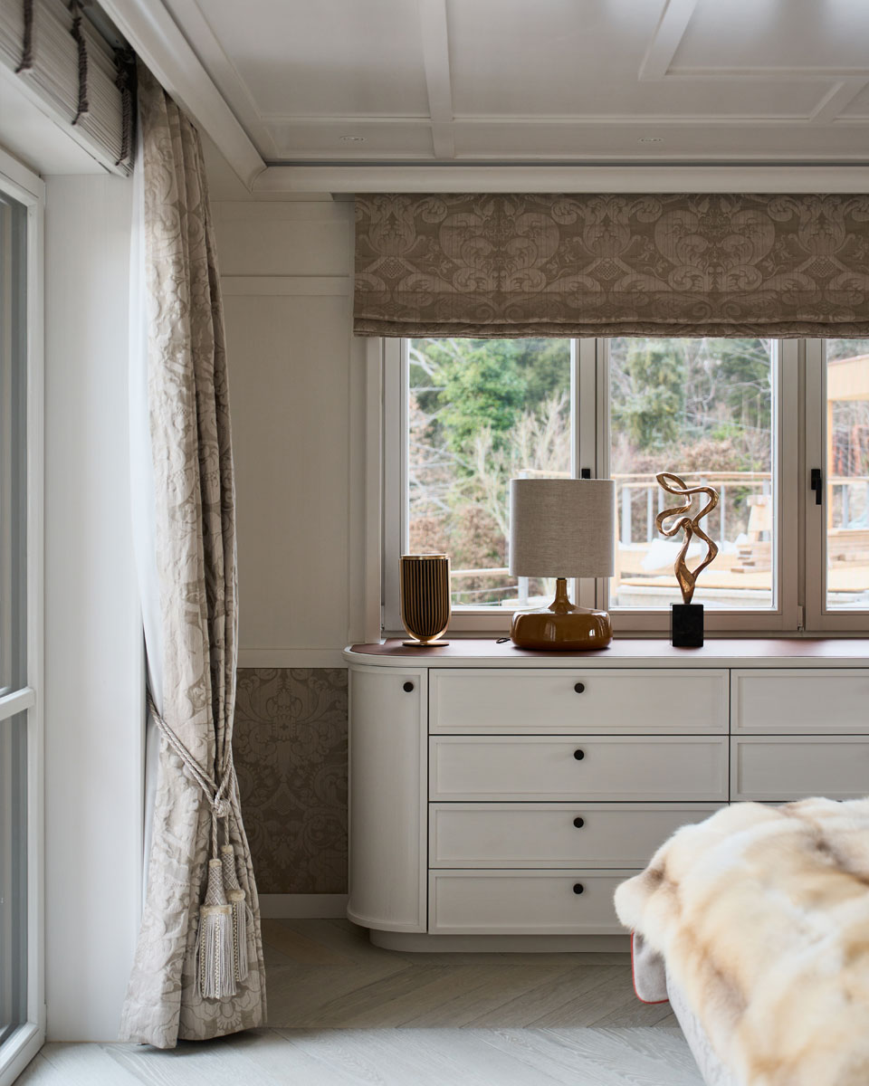 katharina-kamm-raumkultur-interiordesign-tegernee-schlafzimmer-holzdecke